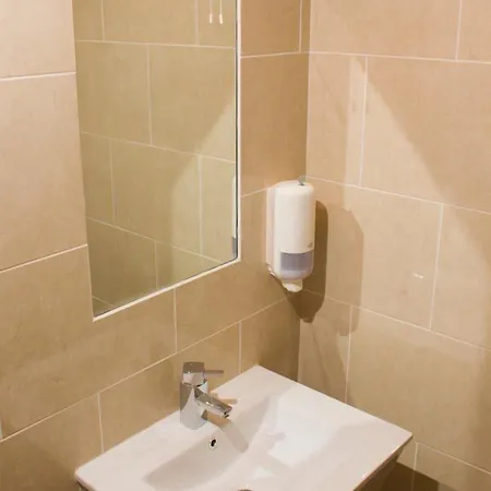 Savoy Centre بيت شباب غالواي