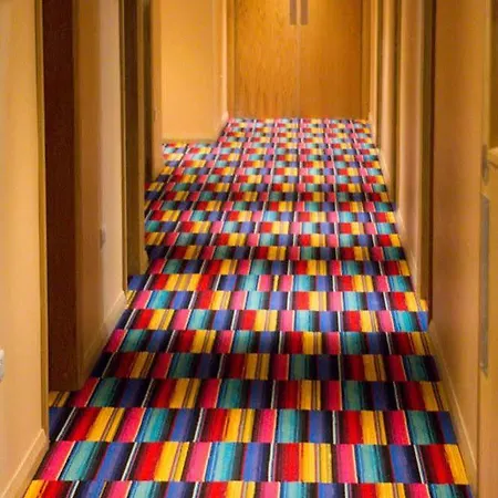 بيت شباب Savoy Centre