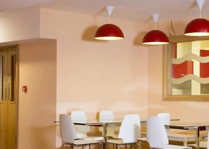 Hostal Savoy Centre *